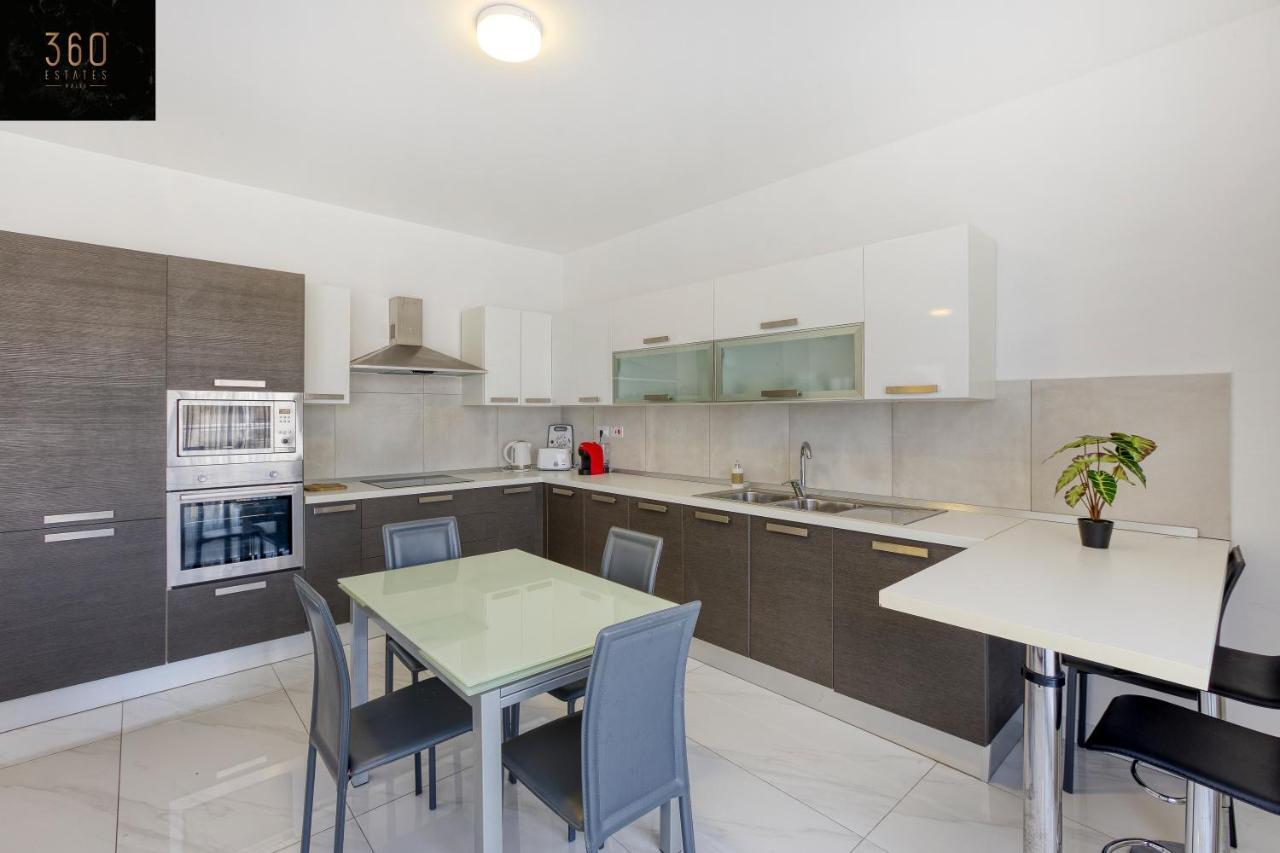 Appartamento Lux Sea Front Penthouse With Breathtaking Views In St Pauls By 360 Estates St. Paul's Bay Esterno foto